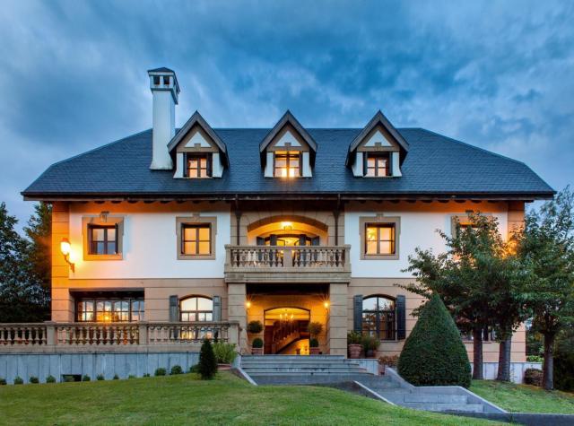 Family Home in Oiartzun with Mountain View