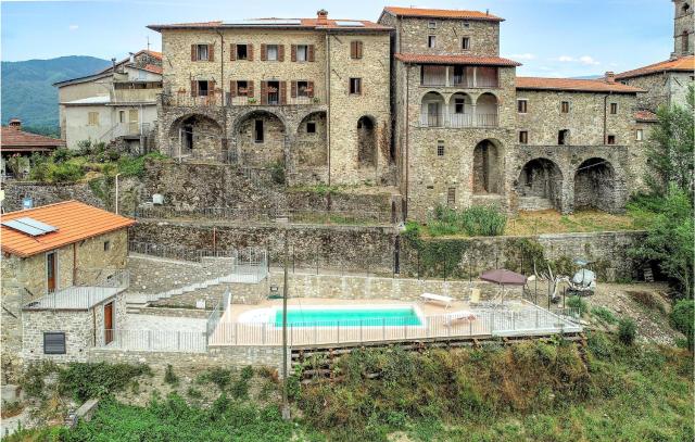 Nice Home In Nicciano With Jacuzzi