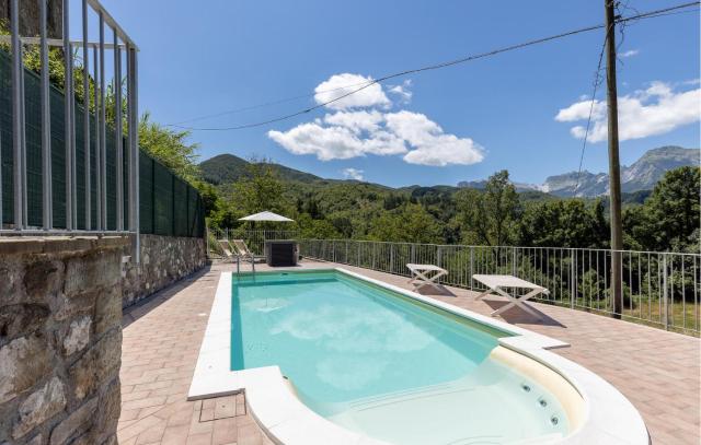 Nice Home In Nicciano With Jacuzzi