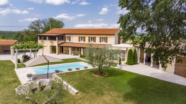 Villa Viscum in Central Istria for 8 persons with large garden - pet friendly