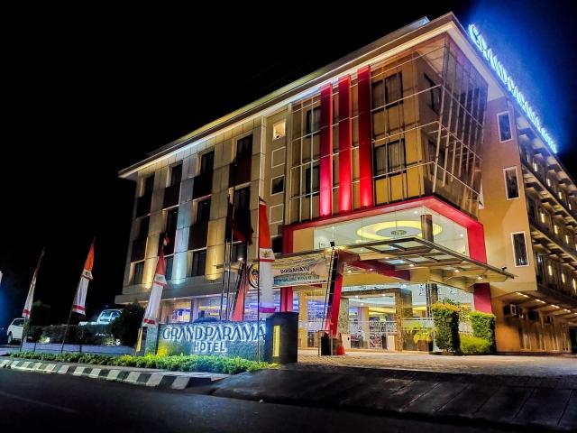 Grand Parama Hotel