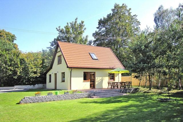 Detached cottage, fenced, by the lake in Wilkasy