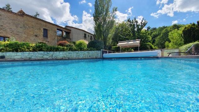 Maison charmante au coeur de Puy l'Eveque avec piscine partagee