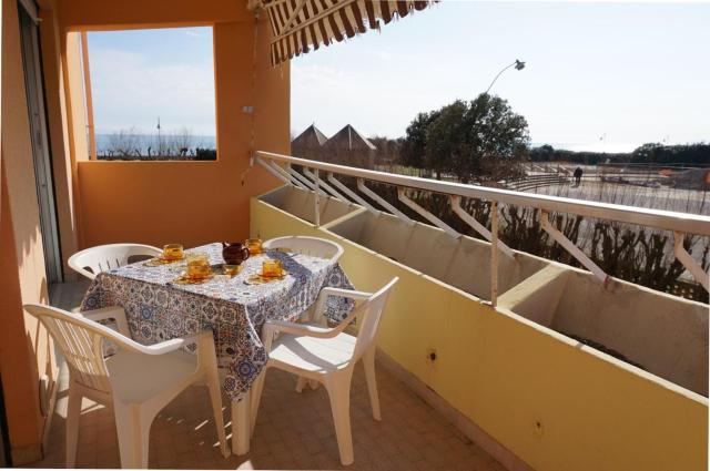 Cozy flat with terrace,180m from the beach-Beahost