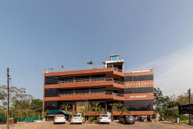 Hotel Padmawati Grand