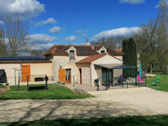 Charmante Maison en Pierre du Périgord avec Grand Jardin, Cheminée et Ping-Pong - FR-1-616-243