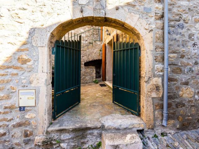 Holiday Home in Minerve with Private Courtyard