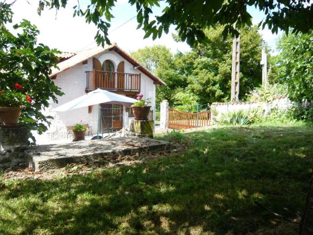 Maison de campagne avec jardin et garage à Saint-Paul-Lizonne - FR-1-616-224