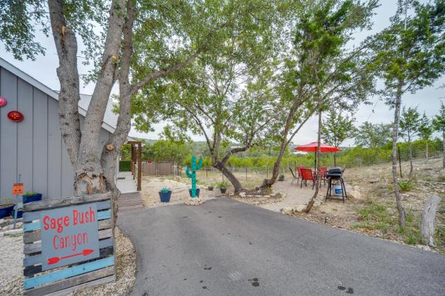 Stunning Texas Studio Less Than 1 Mi to Canyon Lake!