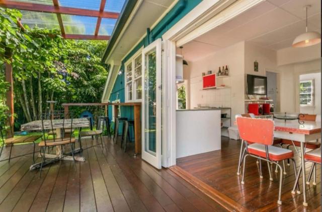 Byron Bay Accom - Frankies Beach House