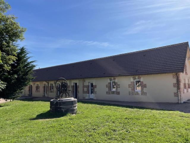 Gîte de charme à Thiel-sur-Acolin : terrasse, grand terrain, barbecue et équipements modernes - FR-1-489-338