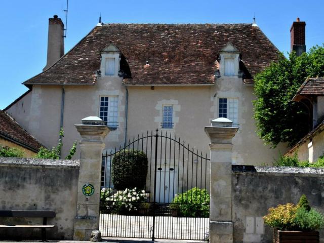 Gîte de Charme pour 15 Pers avec Jardin Privatif, à 12 km de La Roche-Posay - FR-1-381-514