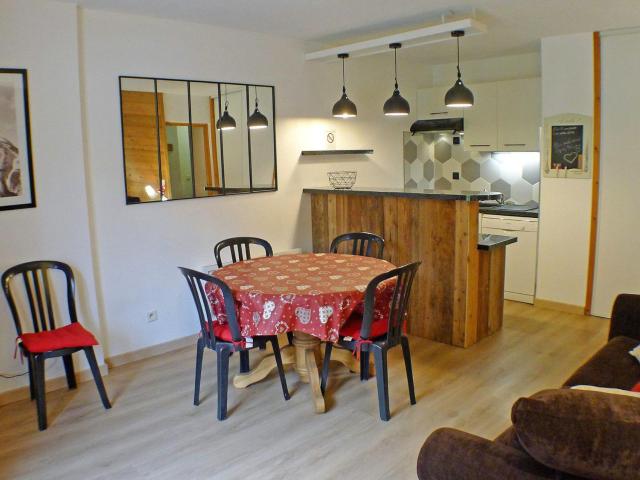 Appartement Confortable avec Piscines, Terrasse et Parking à Samoëns - FR-1-629-100