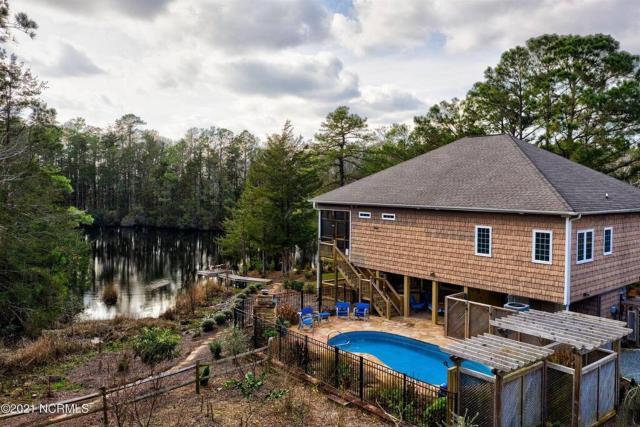 Heated Private Pool, Pond Views, Fishing, Mins to Carolina Beach