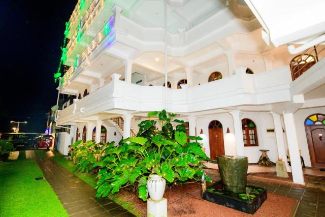 Royal Beach Hotel & Restaurant