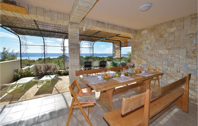 Amazing Home In Maslenica With Kitchen