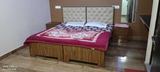 Hotel O Sky Hills Near Chaudhary Charan Singh International Airport