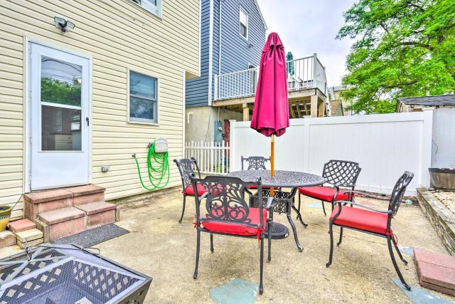 Family-Friendly Keansburg Home Walk to Beach!