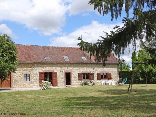 Maison de caractère avec jardin, idéale pour famille, animaux acceptés, randonnée, loisirs à proximité - FR-1-497-161