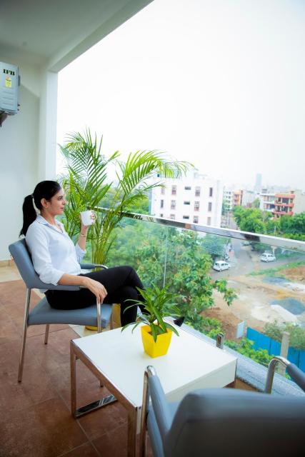 Lime Tree Luxury Studio - Service Apartment Near Artemis Hospital ,Gurgaon