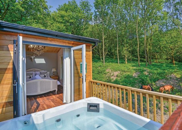 Charlesworth Lodges