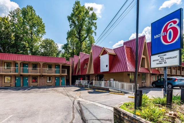 Motel 6-Gatlinburg, TN - Smoky Mountains