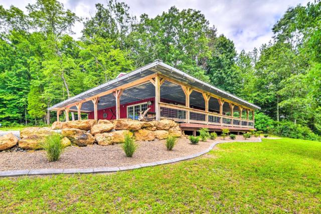 Secluded Brownsville Cabin with Deck and Fire Pit