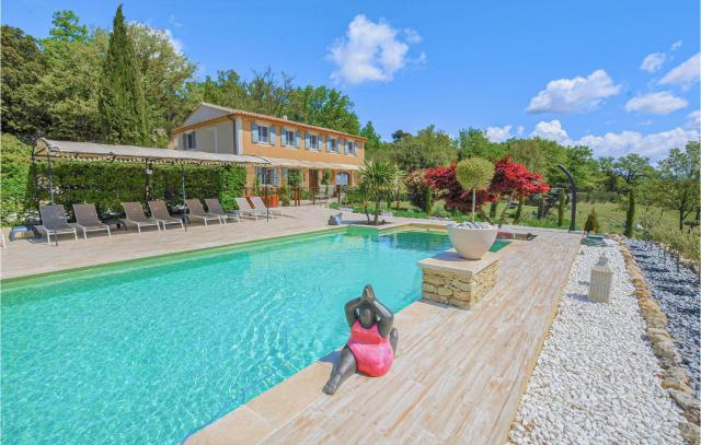 Gorgeous Home In Murs With Heated Swimming Pool