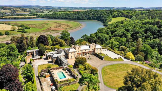 Finest Retreats - Historic Castle on River Tamar