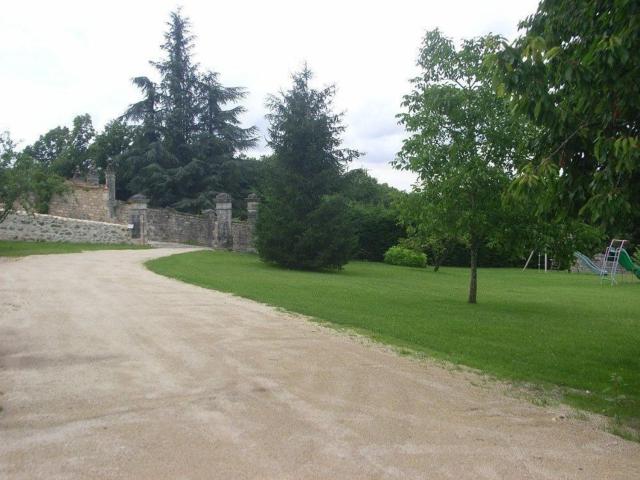 Gîte avec Piscine Chauffée, Jacuzzi et Jardin Privé - FR-1-653-156