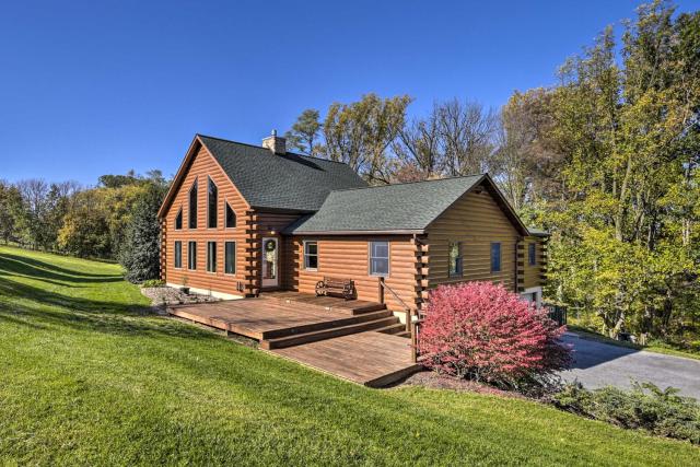 Beautiful Mount Joy Cabin with Pool and Sauna!