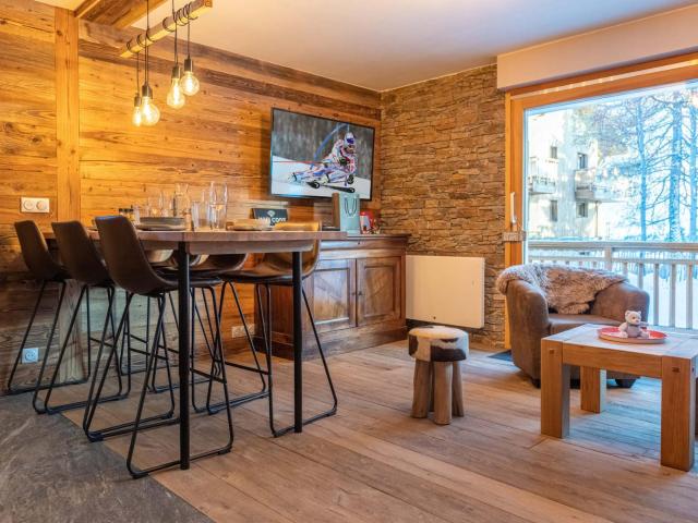 Appartement rénové plein cœur Alpe d'Huez, proche pistes, parking gratuit - FR-1-645-24