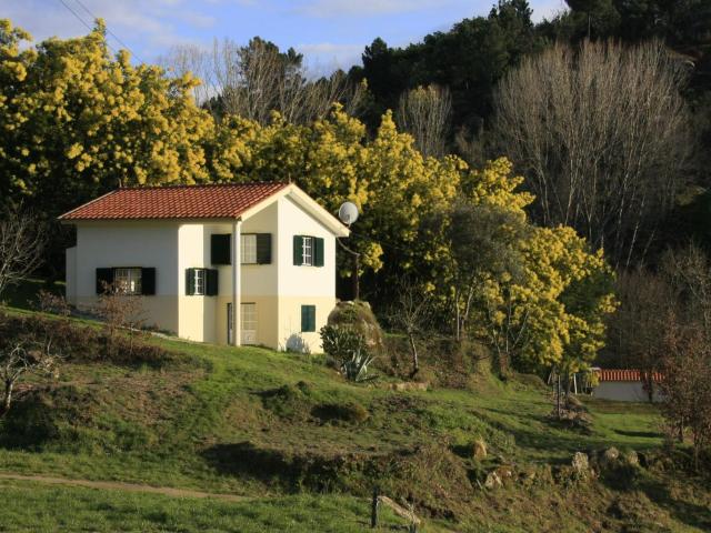 Detached holiday home with shared pool and views