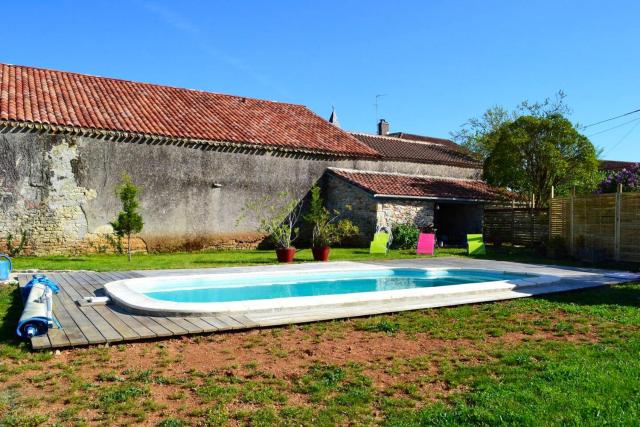 Villa accueillante a Saint Vincent Rive d'Olt avec piscine privee