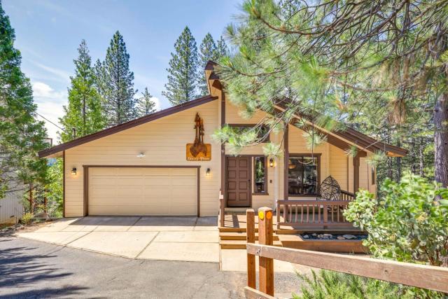 Deck and Views Pet-Friendly Starry Pines Cabin