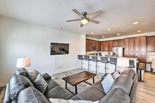 Nampa Townhome about 18 Mi to Downtown Boise!