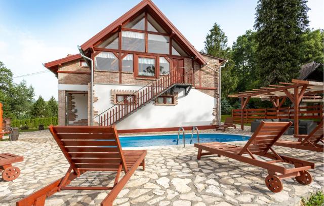 Awesome Home In Novo Zvecevo With Sauna