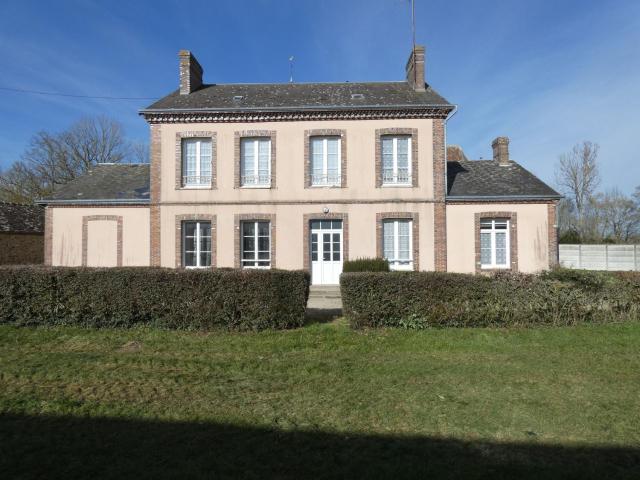 Maison de caractère avec jardin clos, idéale pour familles, proche sentiers de randonnée - FR-1-581-88