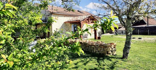 Maison confortable a Les Leches avec jardin et terrasse