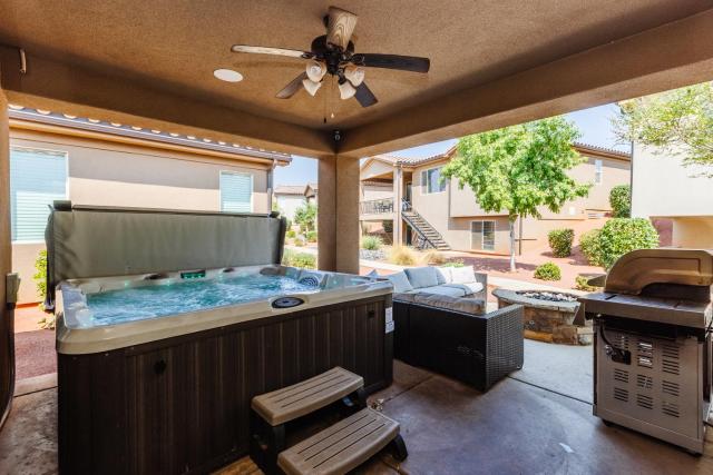 Paradise Village at Zion 28 Private Hot Tub, Outdoor firepit, and Community Pool