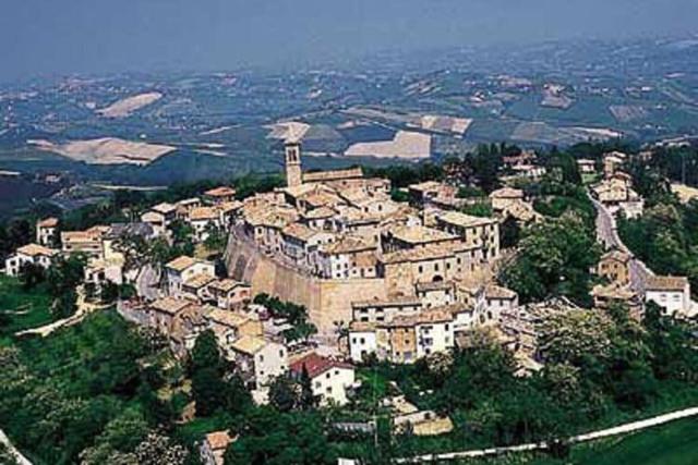 Flat in Fratte Rosa in the historic centre