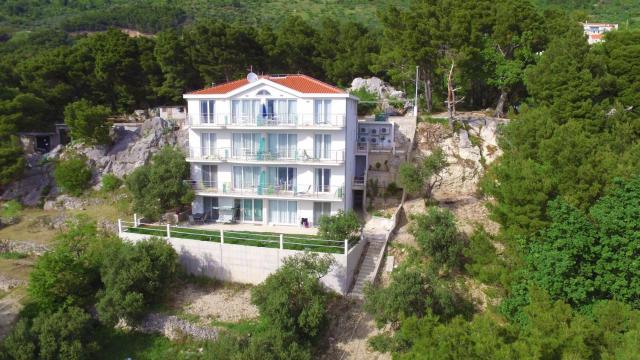 Apartments with a parking space Brela, Makarska - 20739