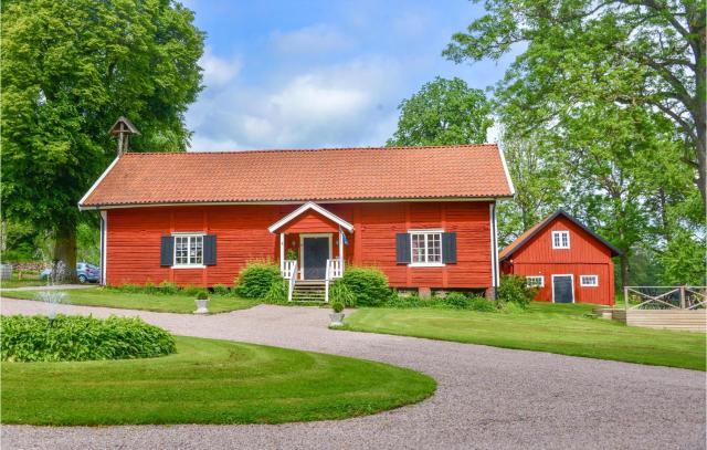 Nice Home In Skövde With Kitchen