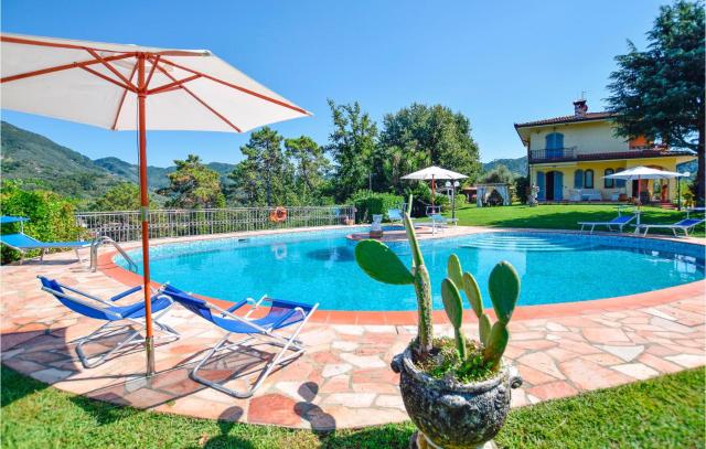 4 Bedroom Cozy Home In Camaiore