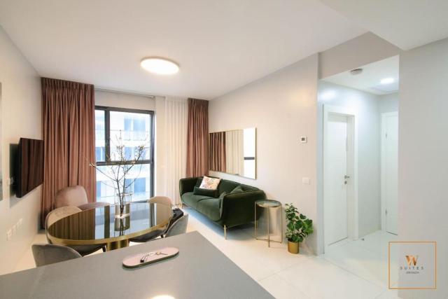 Gorgeous 1 bedroom apt , J Tower