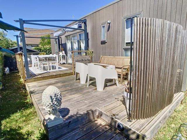 Mobil-home familial 40m² avec piscine chauffée, 200m de la plage, 6 pers, 3 ch, 2 sdb, terrasse - FR-1-361A-53