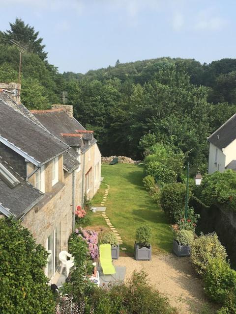 Charmante Maison a Huelgoat avec Terrasse et Jardin