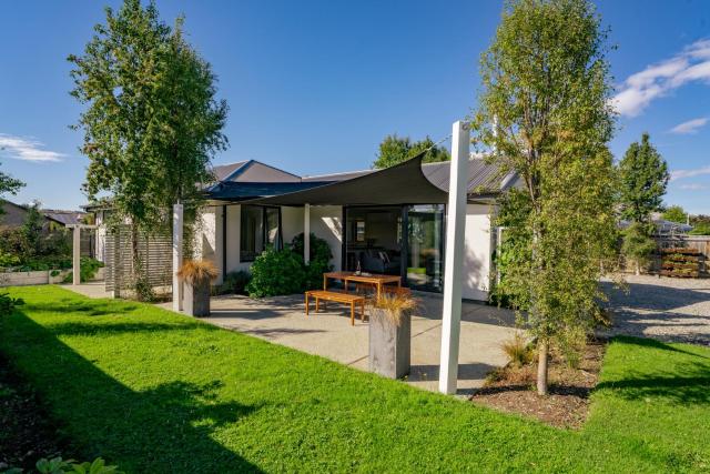 Relax on Snowberry - Wanaka Holiday Home