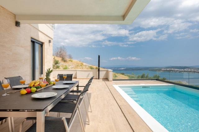 NEW Villa Astera -heated pool, 4 bedrooms, and sea views