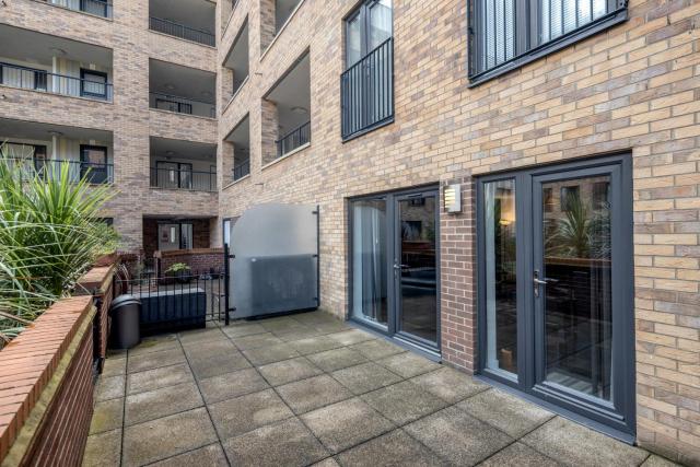 Beautiful 3-Bed Apartment in Romford